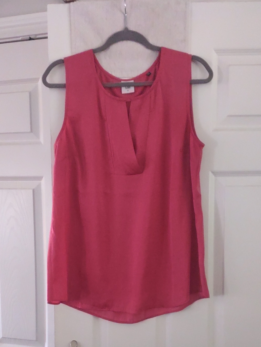 CAbi Rose Pink Sleeveless Notch-Neck Camisole Size Medium EUC